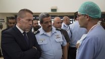 השר גלעד ארדן והמפכ"ל בדימוס רוני אלשיך (צילום: דוברות המשטרה)