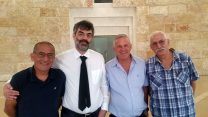 עו"ד גלעד ברנע ושלושה מהעותרים נגד הפרטת מבחני הנהיגה המעשיים (צילום: דבר ראשון).