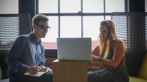 גברים ונשים בעולם העבודה (צילום אליוסטרציה: startupstockphotos.com).