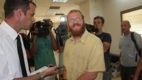 הרב יוסף אליצור בעת מעצר סביב פרסום כתב ההלכה ׳תורת המלך׳ (צילום: רוני שוצר / פלאש 90).