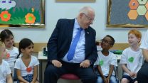 נשיא המדינה ראובן ריבלין בביקור בבית ספר פסגות בקריית ביאליק. צילום: מארק ניימן/לע"מ