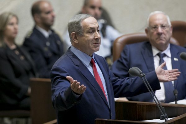 נתניהו נואם בפתיחת מושב החורף בכנסת, אתמול (צילום: יונתן זינדל  פלאש 90).