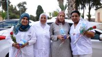עובדות שנקלטו להעסקה ישירה בבית החולים שער מנשה (צילום: אביעד וייצמן)