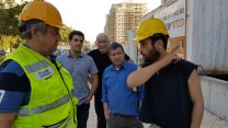 ח"כ אייל בן ראובן בסיור יחד עם רועי ויינשטיין, איגוד מפעילי עגורן צריח, והמפקח של משרד הכלכלה (צילום: דובר ח"כ איל בן ראובן)