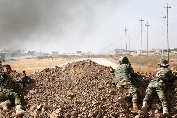 כוחות מכתרים את איזור הכפרים הנשלטים ע"י דאעש, שסמוכים לעיר מוסול שבעיראק (צילום: סוכנות AP).