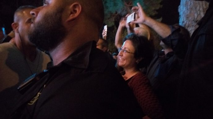 חנין זועבי בהופעה של תאמר נפאר בגן האם בחיפה (צילום: דבר ראשון)