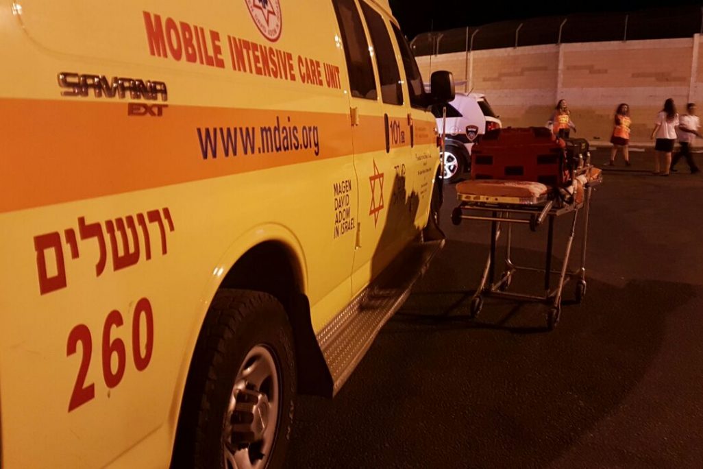 פיגוע במעבר קלנדיה (צילום ארכיון: מד"א ירושלים) פיגוע במעבר קלנדיה (צילום ארכיון: מד"א ירושלים)
