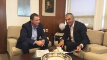 מה בפנים ומה בחוץ. משה כחלון ויולי אדלשטיין  (צילום: דוברות משרד האוצר)