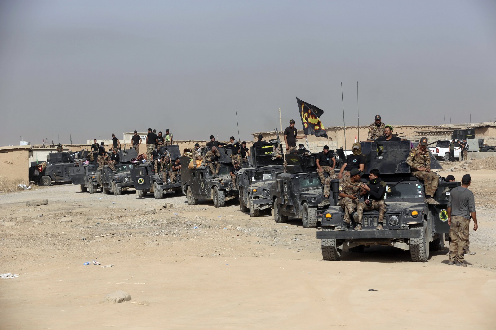 כוחות לחימה בטרור מצבא עיראק נערכים להשתלטות על העיר מוסול (צילום: סוכנות AP).