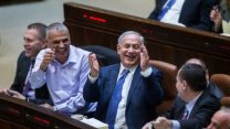 נתניהו וכחלון, ארכיון (צילום: יונתן זינדל / פלאש 90).