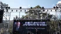 הכנות לעצרת הערב - 5.11.16, כיכר רבין (צילום: תומר נויברג / פלאש 90).