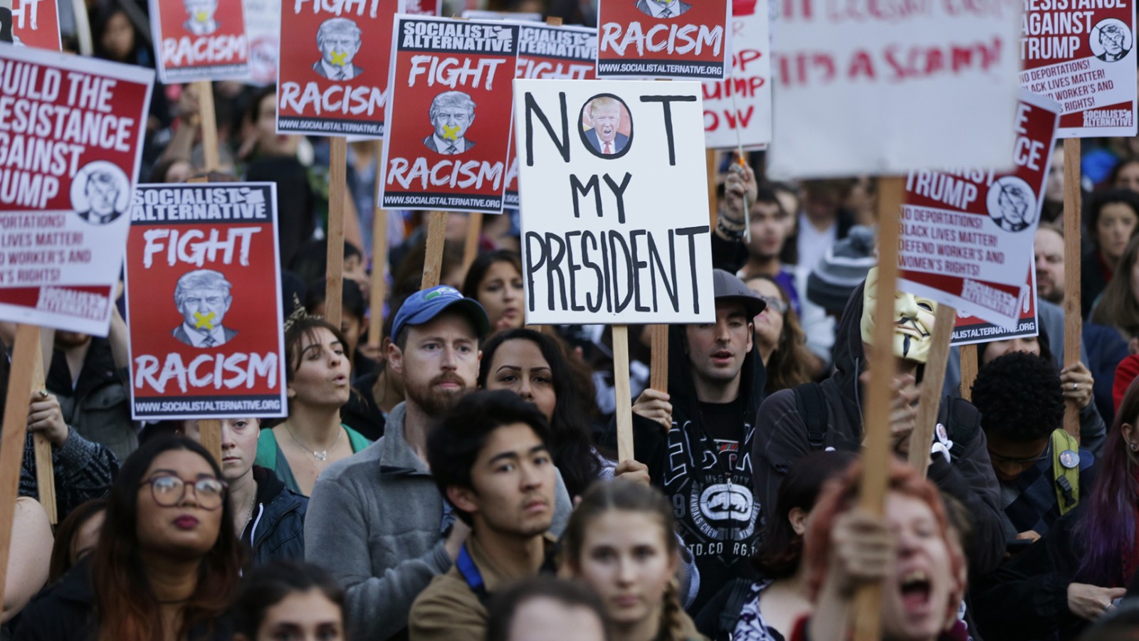 הפגנה נגד הנשיא הנבחר דונלד טראמפ בסיאטל (צילום: סוכנות AP).