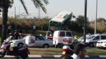 זירת התאונה בצומת חולון (צילום: דבר ראשון)