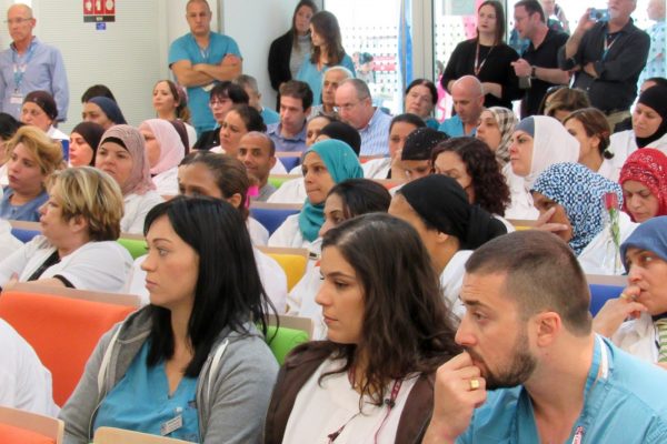כ-220 עובדי קבלן נקלטו להעסקה ישירה בקריה הרפואית רמב"ם בחיפה (צילום: דבר ראשון)