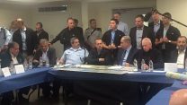 ‏ראש הממשלה בנימין נתניהו בהערכת מצב עם הכוחות בשטח בגזרת חיפה (צילום: דוברות חיפה).