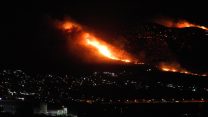 השריפה מעל נאחף.  ב25/11/2016 (צילום: איתי לינדר וגיא בן שושן)