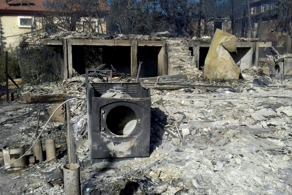 רכוש ובתים הרוסים בנווה צוף - חלמיש לאחר ההשתלטות על השריפה (צילום: דוברות המועצה האזורית מטה בנימין)