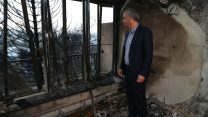 כחלון מבקר בבית שנהרס בשריפה בחיפה (צילום: יעקב לדרמן \ פלאש 90)