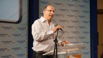 יו"ר ההסתדרות אבי ניסנקורן בכנס שדרות (צילום: רוני נחמני).