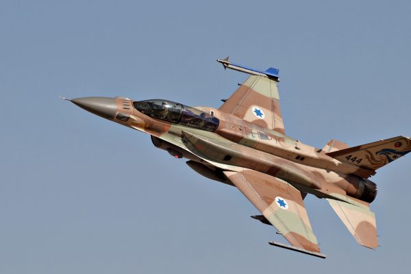 טילים מתוצרת איראן נורו לעבר מטוסי חיל האוויר במהלך תקיפה בסוריה