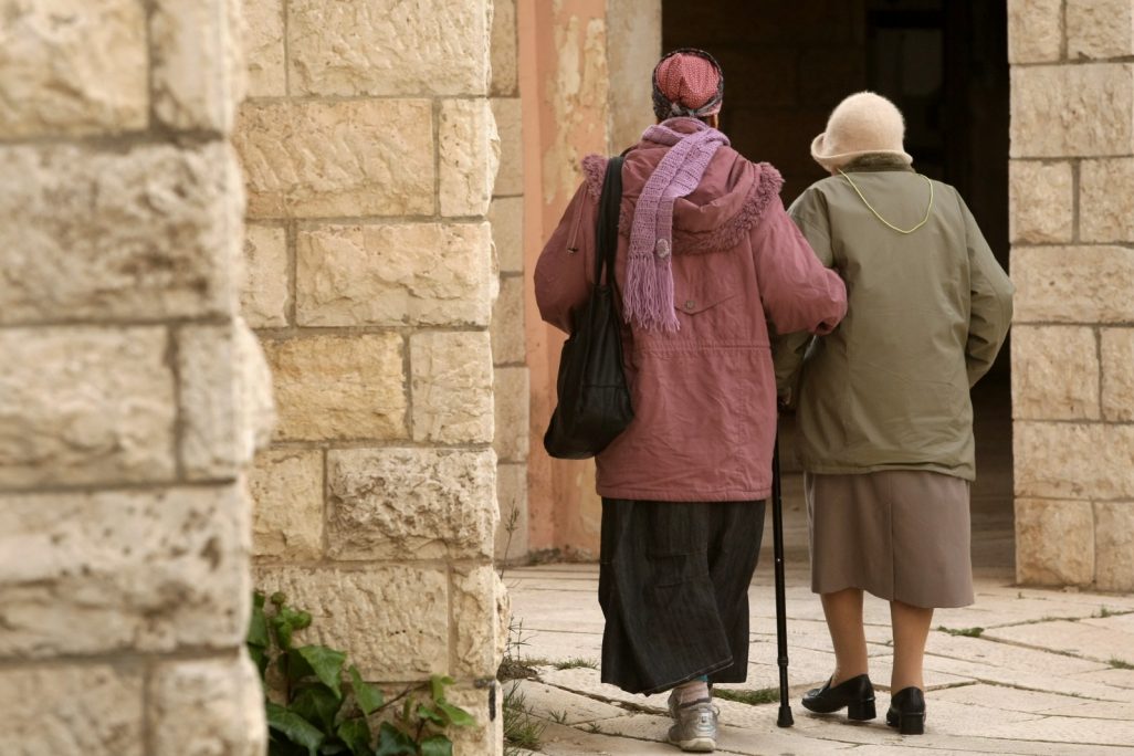 מעל 13,000 אזרחים ותיקים מעל גיל 86 החיים לבדם בישראל (צילום: קובי גדעון / פלאש90).