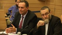 שר התחבורה ישראל ויו"ר ועדת הכספים ח"כ משה גפני. (צילום: באדיבות דוברות הכנסת, יצחק הררי)