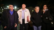 יוצאי הפלמ"ח (משמאל לימין) - רפי איתן, יהושוע גביש, חיים גורי וחברת הכנסת ענת ברקו לאחר פגישתם עם רה"מ (צילום: יונתן זינדל / פלאש 90).