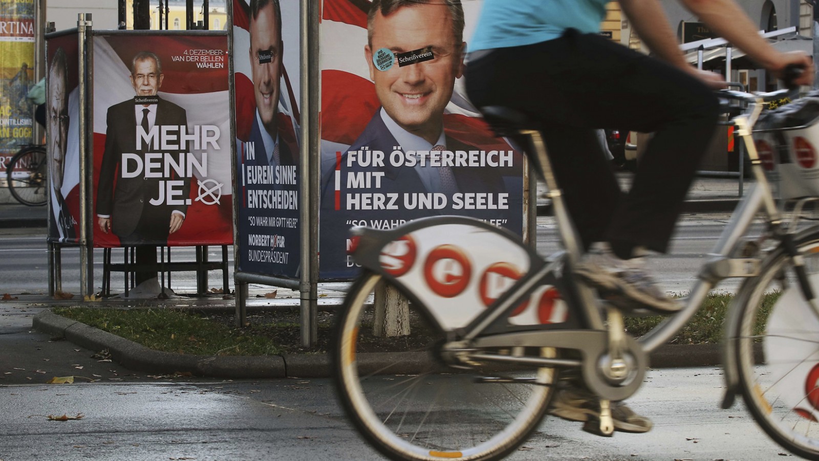 שלטי בחירות בווינה, אוסטריה (צילום: AP)