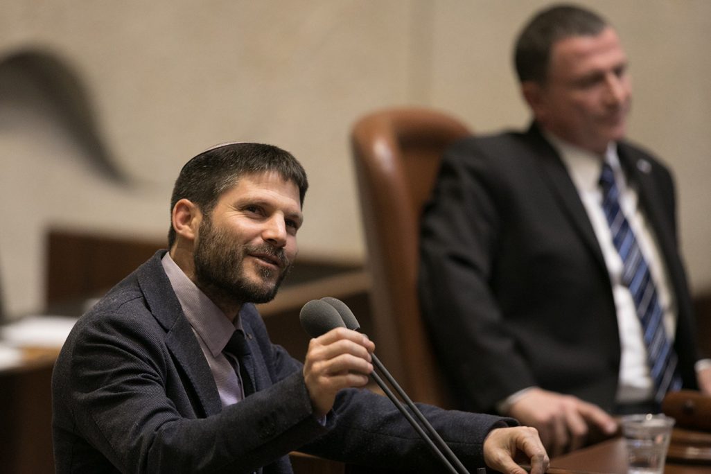 חבר הכנסת בצלאל סמוטריץ׳ בעת ההצבעה על חוק ההסדרה בכנסת (צילום: יונתן זינדל / פלאש 90).