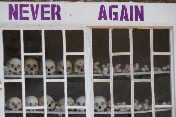 הבטחת העולם כי לעולם לא עוד - רחוקה מהגשמה. אנדרטה לרצח העם ברואנדה (צילום: Adam Jones, Ph.D  ויקימדיה)