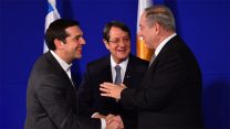 ראש הממשלה בנימין נתניהו, נשיא קפריסין ניקוס אנסטסיאדס וראש ממשלת יוון אלכסיס ציפראס (צילום: לע"מ)