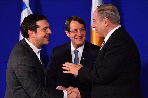 ראש הממשלה בנימין נתניהו, נשיא קפריסין ניקוס אנסטסיאדס וראש ממשלת יוון אלכסיס ציפראס (צילום: לע"מ)