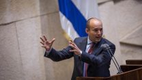 השר נפתלי בנט מדבר בדיון בנושא חוק ההסדרה בכנסת (צילום ארכיון: הדס פרוש / פלאש 90).