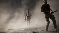 مبنى مدمر فوق الشارع في مدينة حلب، سوريا. (تصوير: AP Photo / Nataliya Vasilyeva).