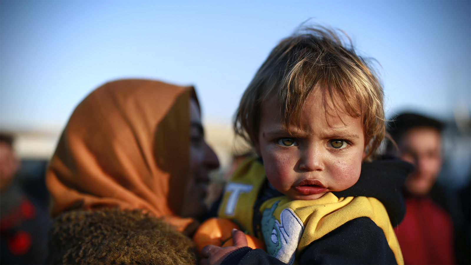 نازحون من إدلب، سوريا. &quot;هل تريدون أن ترسلوا مساعدات إنسانية إلى سوريا؟ اعلموا أن هذه المساعدات ستذهب إلى نظام الأسد&quot; (تصوير: وكالة الأنباء AP).