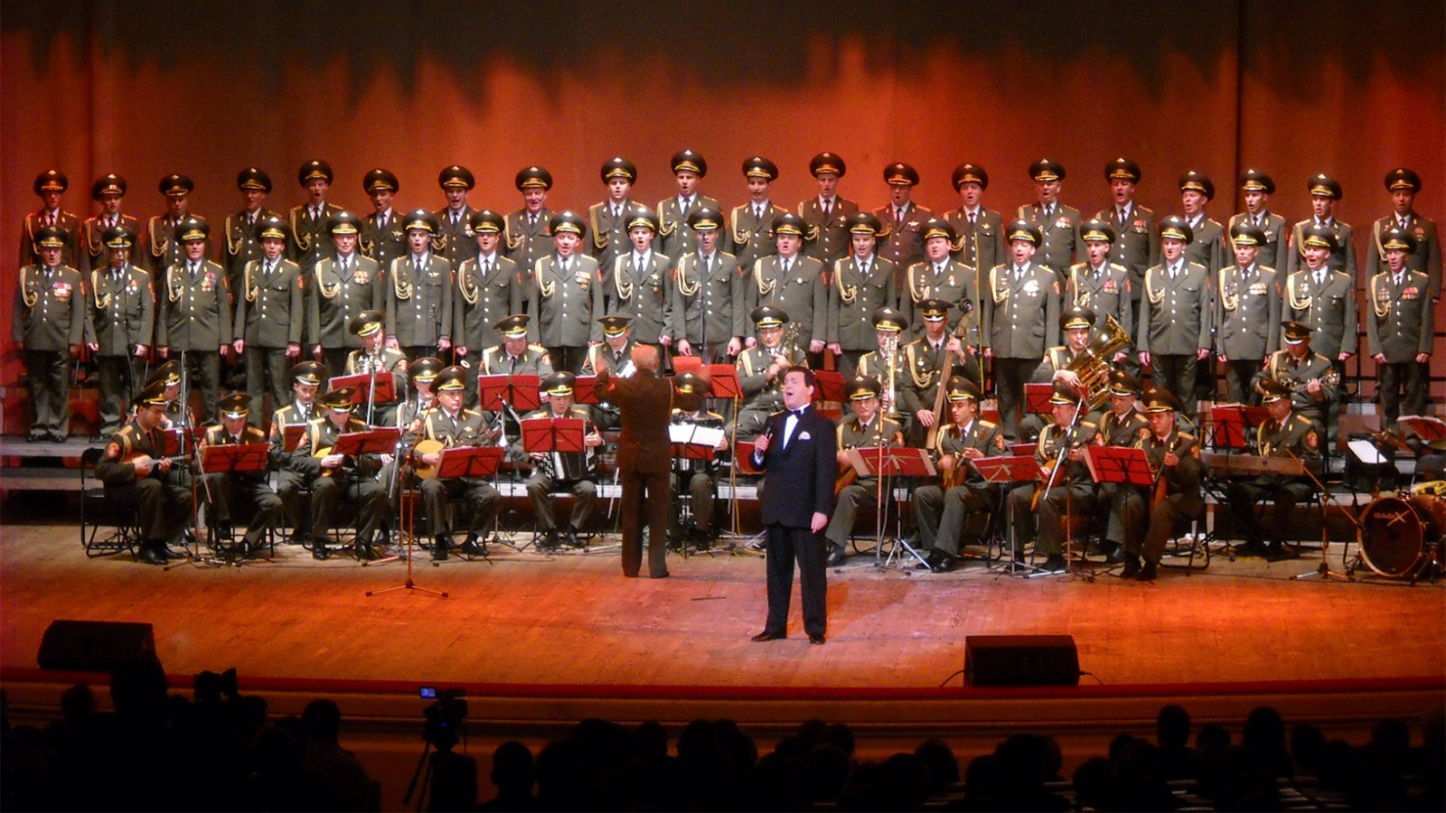 מקהלת הצבא האדום בהופעה בוורשה, 2009 (תמונה מתוך ויקימדיה)