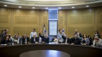 ועדת הכספים במהלך הצבעה על תקציב המדינה 2017-2018, 19 לדצמבר (צילום: יונתן זינדל / פלאש 90).
