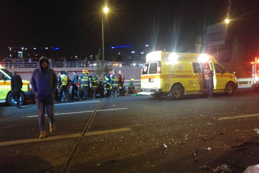 תאונת דרכים בכביש 431 ליד נס ציונה. צילום: אודי כרמלי תיעוד מבצעי מד"א תאונת דרכים בכביש 431 ליד נס ציונה. צילום: אודי כרמלי תיעוד מבצעי מד"א