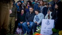 לווייתה של שיר חג'ג' ז"ל, שנרצחה בפיגוע בארמון הנציב. (צילום: מרים אלסטר  פלאש 90)