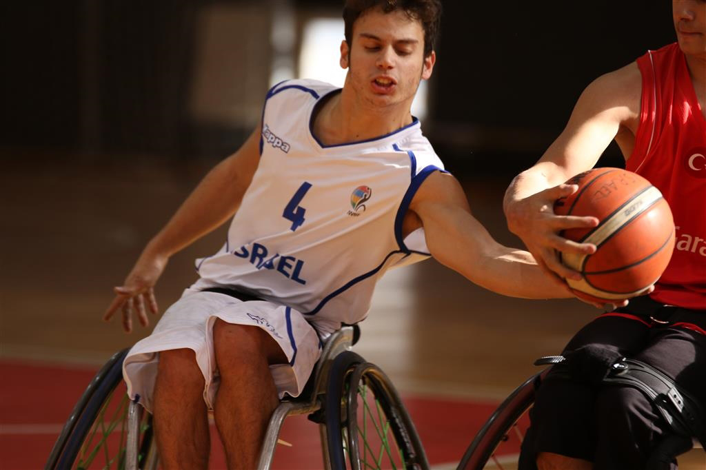 הנבחרת הצעירה של ישראל בכדורסל בכיסאות גלגלים (צילומי ארכיון: קרן איזיקסון).