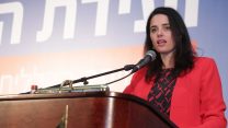 שרת המשפטים, אילת שקד, נואמת בוועידת התעשייה 2017 (צילום: עופר עמרם)