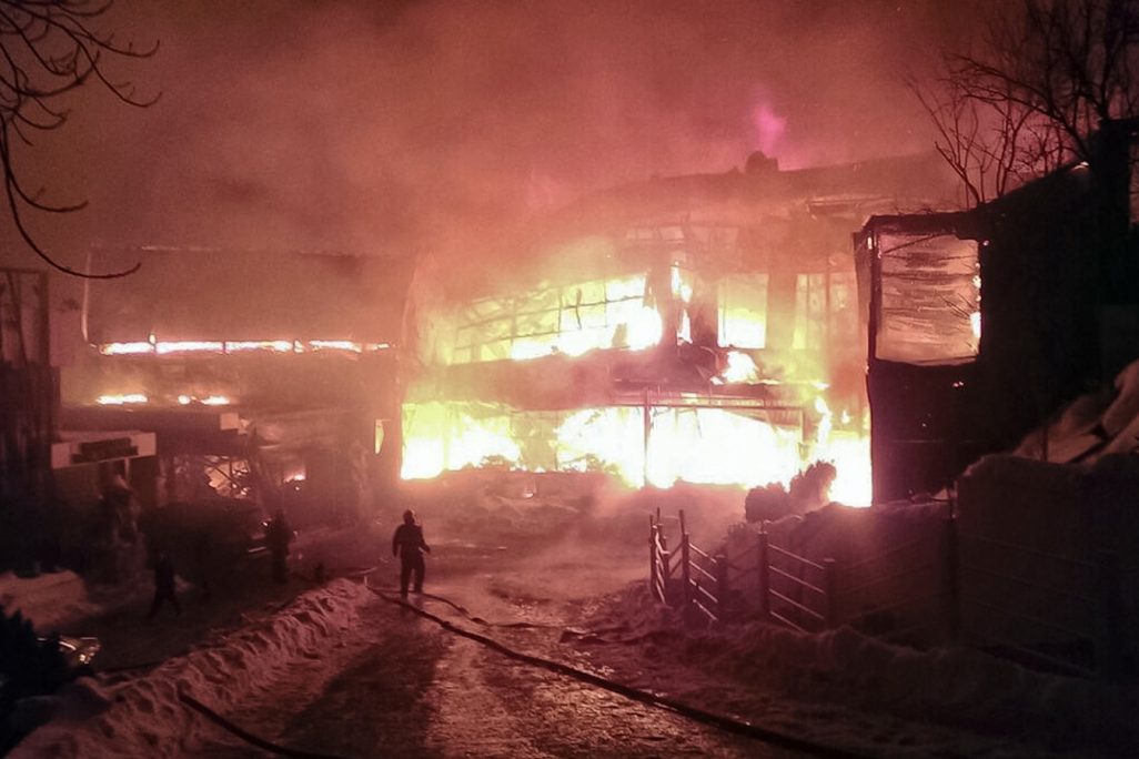 השריפה במועדון הבמבו בבוקרשט, רומניה (צילום: AP)