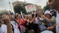 עובדי רשויות בפריפריה בהפגנה מחוץ לכנסת. למצולמים אין קשר לכתבה (צילום: יונתן זינדל  פלאש 90)