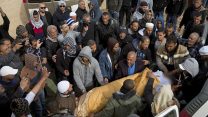 הלווייתו של יעקוב אבו אל-קיעאן. (צילום: AP)