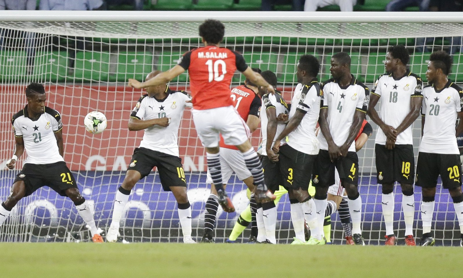 מוחמד סלאח מעלה את נבחרת מצרים לרבע גמר אליפות אפריקה (צילום: AP)