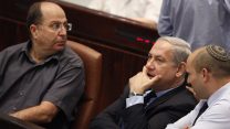נפתלי בנט, בנימין נתניהו ומשה יעלון. (צילום: פלאש 90)