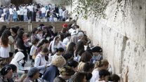 נשים מתפללות בעזרת הנשים (צילום: מרים אלטשר / פלאש 90).