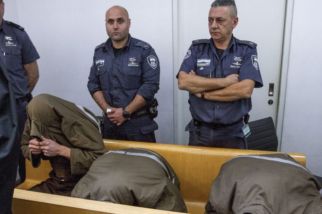 מוחמד סינאווי ושני שותפיו בביתהמשפט בחיפה היום. (צילום: פלאש 90).