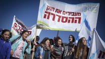 מפגינות בעד חוק ההסדרה מול הכנסת, ינואר 2017 (צילום: הדס פרוש/ פלאש 90).