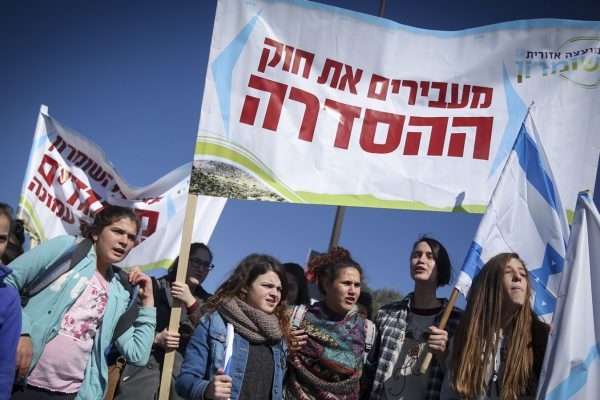 מפגינות בעד חוק ההסדרה מול הכנסת, ינואר 2017 (צילום: הדס פרוש/ פלאש 90).